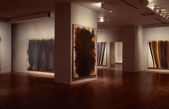 Illustration for: Morris Louis, Museum of Modern Art, New York, October 1986 - January 1987, exhibition view. © All Rights Reserved. Maryland College Institute of Art / VG Bild-Kunst, Bonn 2025
