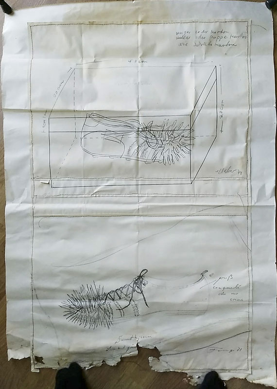 Günther Uecker - Schuh. Gemeinschaftsarbeit mit Siddartha Y Fongi (1936-2012, deutscher Konzeptkünstler und wichtger Vertreter des Kritischen Realismus) - 