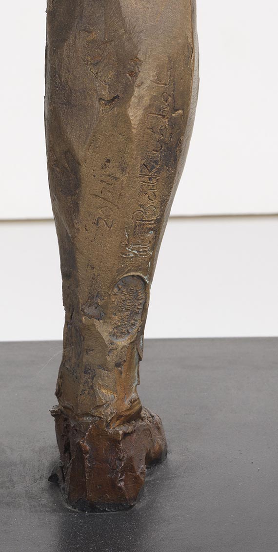 Stephan Balkenhol - Frau im grünen Kleid - 
