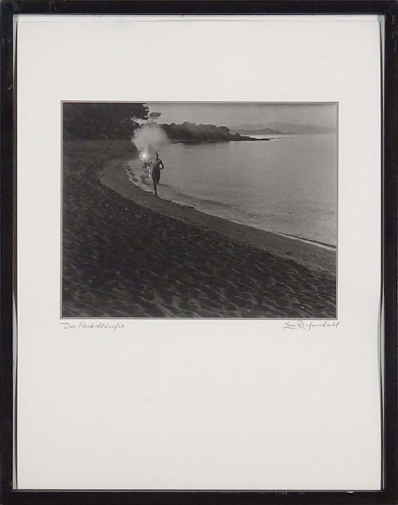 Leni Riefenstahl - Der Fackelläufer - Frame image