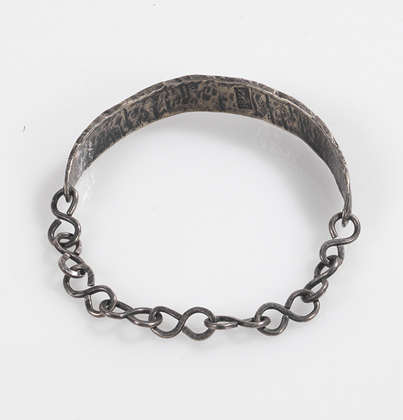 Karl Schmidt-Rottluff - Silberarmband mit Bügel und Kette - Back side