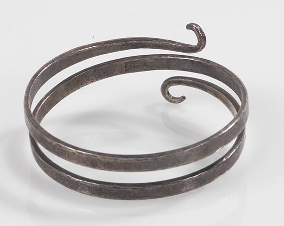 Karl Schmidt-Rottluff - Spiralförmiger Armreif - Back side