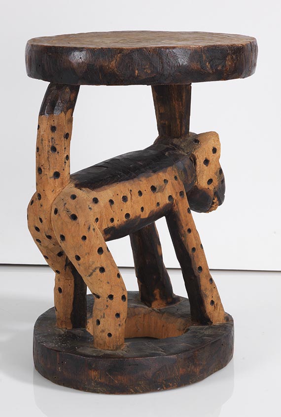   - Leoparden-Karyatide. Bamileke, Kamerun - Back side