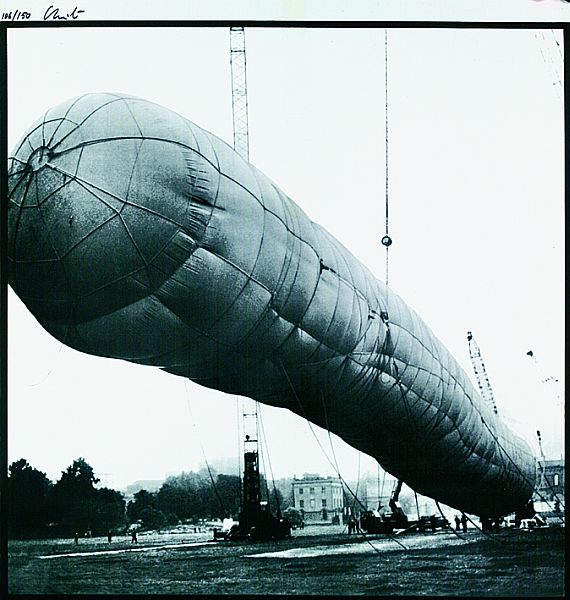  Christo - 5,600 Cubic Meter Package, Kassel