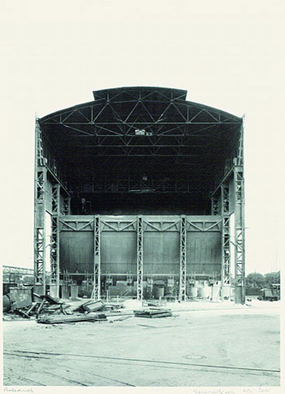 Bernd und Hilla Becher - Kalksilo in Duisburg-Ruhrort