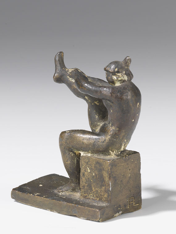 Alfred Lörcher - Sitzende, zieht Strümpfe an - Back side