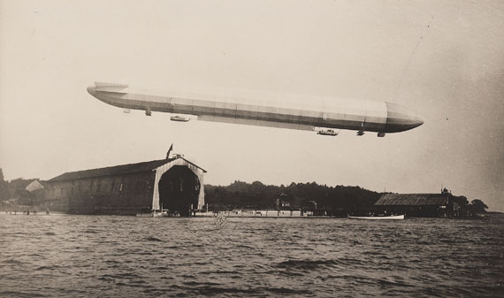 Luftfahrt - Zeppelin collection. (1 album and 2 porfolios). 1899-1910