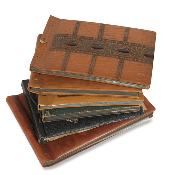   - Sammlung H. Müller. Fotografien, tlw. mit Widmungen. 6 Alben, 1 Ordner. Um 1930er-60. - 
