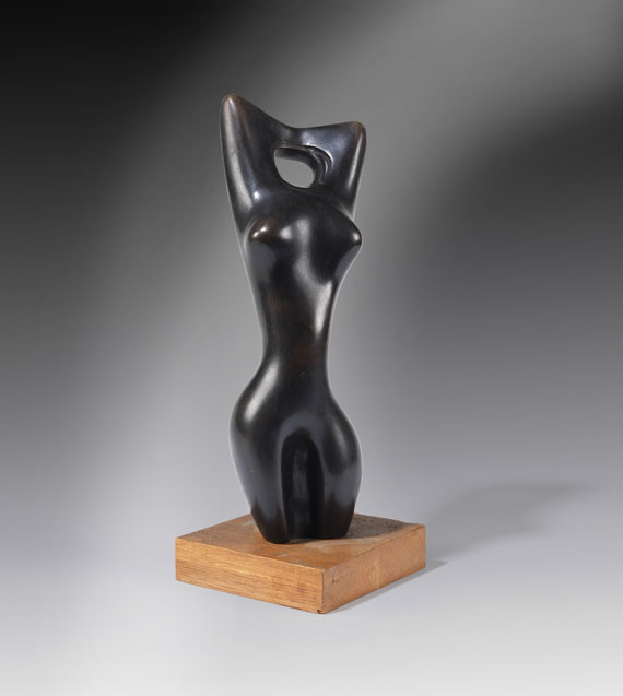 Bernhard Heiliger - Figur mit erhobenen Armen I - 