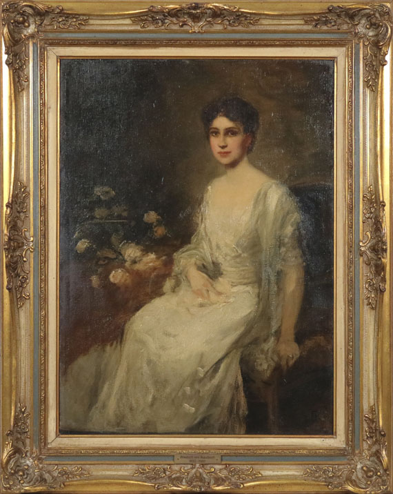 Kaulbach - Sitzende Dame im weißen Kleid