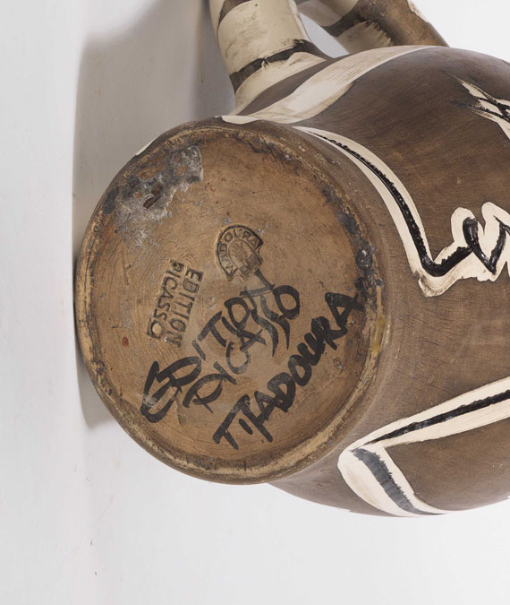 Pablo Picasso - Grey engraved pitcher - Back side