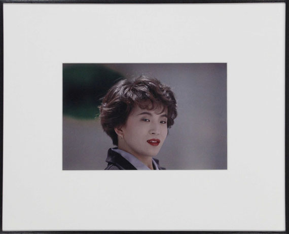 Christopher Williams - Tokuyo Yamada, Hair Designer, Shinbiyo Shuppan Co., Ltd., Minami-Aoyama, Tokyo, April 14, 1993 (A) und (R) - Frame image