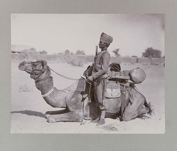   - Sammlung von ca. 200 Indien-Fotografien. Zus. 3 Teile - 
