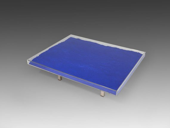 Yves Klein - Table Bleue