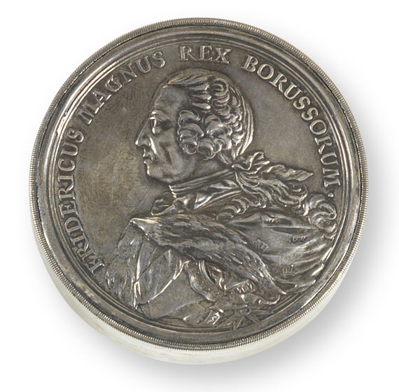  Friedrich II. der Große - Historica in nuce (in Silber-Schraubtaler). - Dabei: Les matinées du Roi de Pruße - 