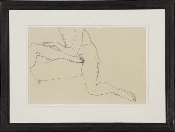 Egon Schiele - Sitzendes Mädchen mit ausgestrecktem Arm und Bein - Frame image