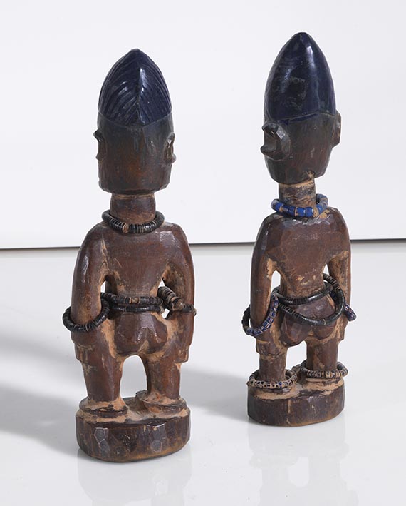   - Zwillingsfigurenpaar (ere ibeji). Yoruba, Nigeria - Back side