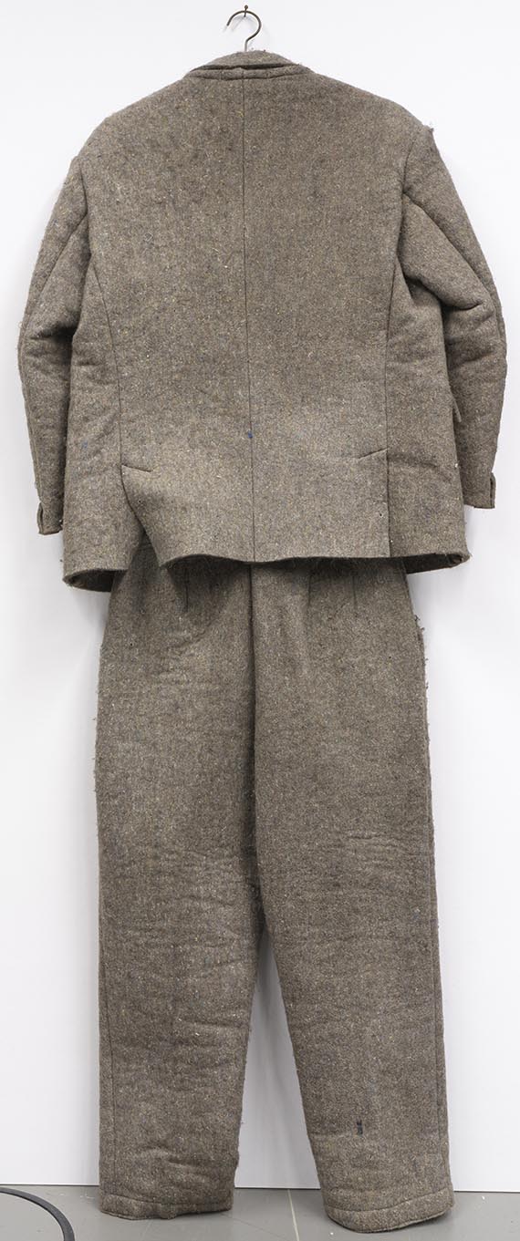 Joseph Beuys - Filzanzug - Back side