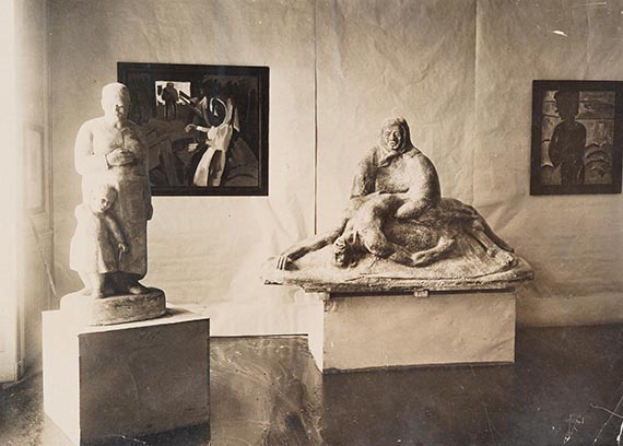 Illustration for: Our painting shown in the exhibition „Frauen in Not“, an exhibition organised by Internationale Arbeiterhilfe (IAH), Haus der Juryfreien, Berlin, 9.10.-1.11.1931. © VG Bild-Kunst, Bonn 2025