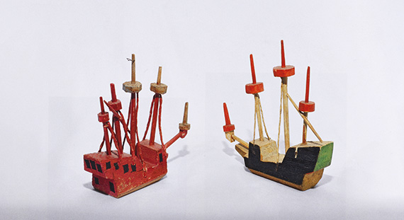 Illustration for: Lyonel Feininger, Roter Viermaster, Grüner Viermaster, painted wood, undated. © VG Bild-Kunst, Bonn 2025