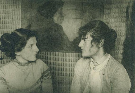 Illustration  for: Paula Modersohn-Becker with her friend Clara Rilke-Westhoff in her studio in Worpswede, ca. 1900. &copy; Barkenhoff-Stiftung Worpswede (inv. HVM001974)