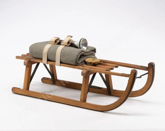 Schlitten (1969)
Installation (wooden sled, metal, felt blanket, fabric straps, flashlight, solid fat), published by Galerie René Block,...