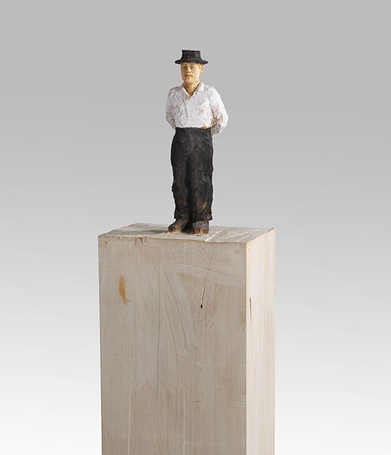 Stephan Balkenhol - Mann mit weißem Hemd und Hut - 