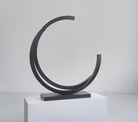 Bernar Venet - Deux Arcs 233.5° - 
