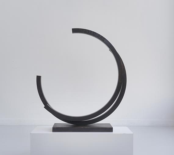 Bernar Venet - Deux Arcs 233.5° - 
