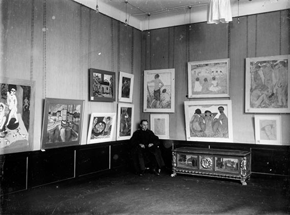 Illustration for: Exhibition view showing the back of our painting at the “Brücke” exhibition at the Kunstsalon Fritz Gurlitt in Berlin, with Erich Heckel, 1912; photo: unknown. © Kirchner Museum Davos, Schenkung Nachlass Ernst Ludwig Kirchner