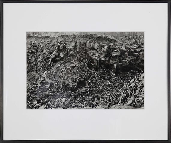 Sebastião Salgado - Cast of Thousands in the Gold Mine of Serra Pelada, Brazil - Frame image